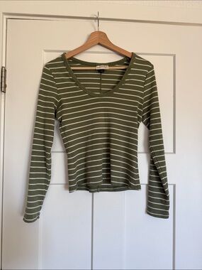 Universal Thread Olive Green & White Striped Long-Sleeve Scoop Neck Top